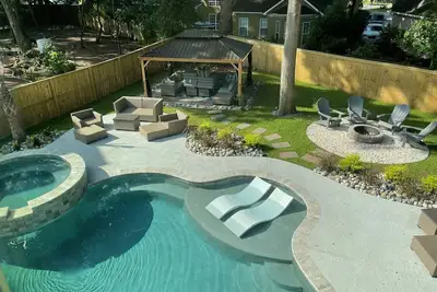 Image de Pleasant Place: Newly Built with Pool Backyard Oasis: Close to downtown/beach