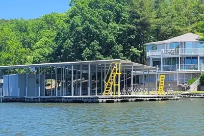 Image de Beautiful Lake Home! Bring Your Boat!
