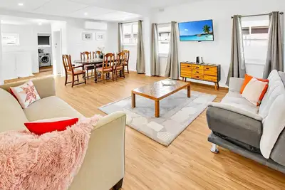 Image de Camellia Cottage: Located in the heart of town, easy walk to the footbridge