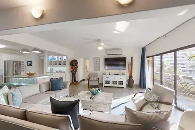 Image de Close to the Beach, close to shopping mall, just remodelled