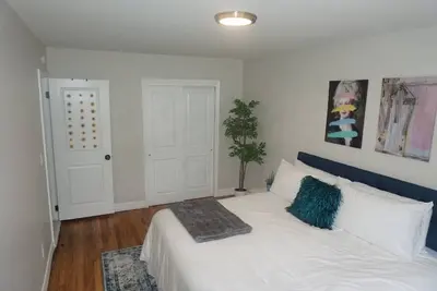 Image de Spacious W/ Modern Renovated 3 Bedroom w Backyard