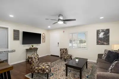 Image de Upgraded 3b\/2Bth w DinningR on Peaceful Street