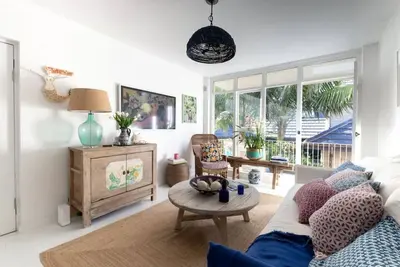 Image de Boutique Getaway steps from beach