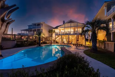 Image de Ocean Isle Beach-Oceanfront & sound side home on gated West End --sleeps 20
