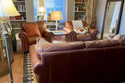 Image de Old World Charm Flat in Upscale Neighborhood