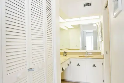 Image de Pool then Beach and nothing in between! Comfy condo on the water! Bonita Springs