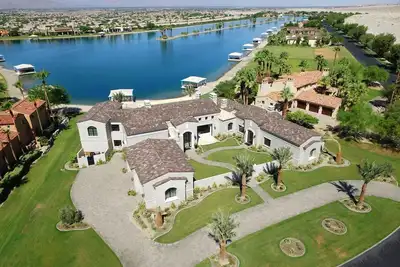 Image de Vip Lakefront Estate - available for Coachella! Indulge in Luxury 5br