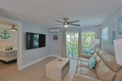 Image de Haven cottage Across street from beach  and  Heated Pool