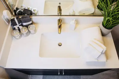 Image de ✨✨Luxurious space with beautiful waterfront view✨✨