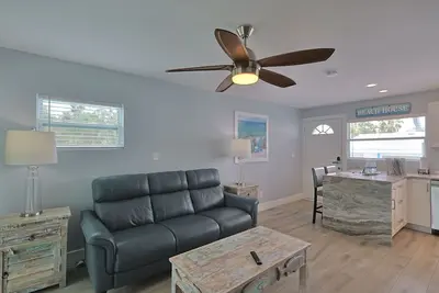 Image de Nest Cottage Across street from beach  and  Heated Pool