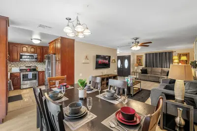 Image de Laguna Hills Home Near Beach w/ Massage Recliners, Fire Pit, Game Room & 70\" Tv
