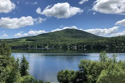 Image de Secluded, Vermont lakefront home & private shore. Summer 2025 dates available