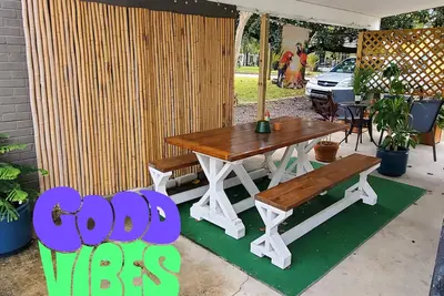 Image de Inviting Yard & Patio. YouTubeTV included