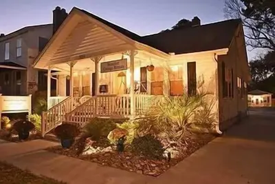 Image de Starfish Dog-FRiENDLY in the Historic District
