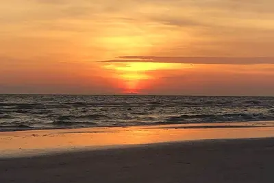 Image de Largest secluded beach -  2/1 condo w/  heated pool - Fully renovated in 2021