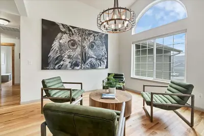 Image de Exceptional Luxury - Walk to Downtown - Hot Tub - Outdoor Living