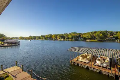 Image de Lakeside Retreat mins to Downtown/Oaklawn