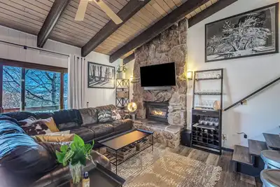 Image de Ski-In/Out Remodeled Mountain View Penthouse 1025