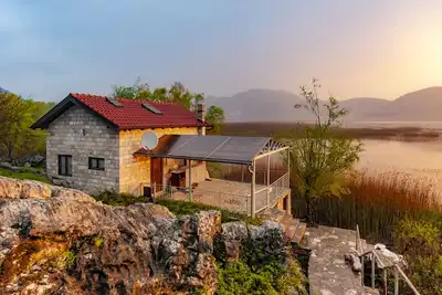 Image de Quiet and detached house directly on the lake