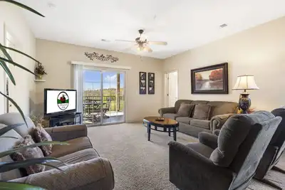 Walk-In 3 Bd/3ba Condo -Covered Deck with Pool View, Golf/Ticket Discounts, Resort Perks