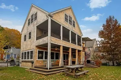 Image de 1\/4 Acre Woods on Lake Waukewan!