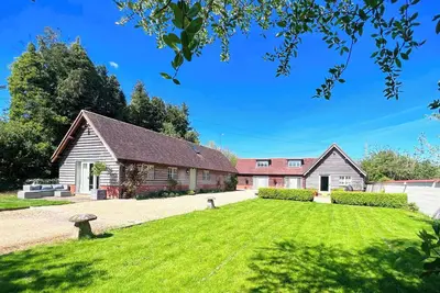 Image de 3 chambres à coucher à Winterslow, near Salisbury