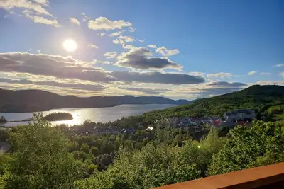 Image de Vue sur lac, piscine, spa, Bbq, Parking, A/C