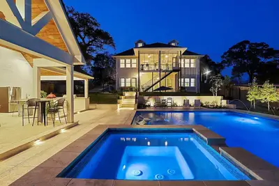 Image de Relaxing Getaway on False River, with Swimming Pool, Hot Tub & Outdoor Kitchen