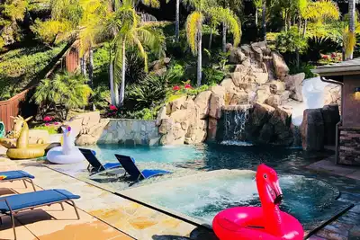 Image de ✈Private Resort Home♨ Heated Pool/Jacuzzi/Huge Slide & Waterfall/Game Room!