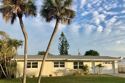 Image de Space Coast 3\/2 Beach House - Five minutes to the beach