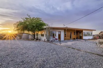 Image de 🌵La Luna Azul - A Private Home in the Boulders w\/ Hot Tub, Fire Pit and Bbq🌵