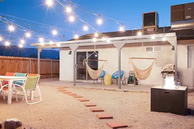 Image de 🌵 The RockHopper - Hot Tub, Fire Pit and Walk to Downtown Joshua Tree! 🌵