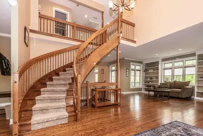 Image de ~Birdie~ Just Back To Renting! ~5 Br ~5000 Sq Ft ~ Theatre & Gameroom + More!
