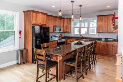 Image de Slopesview 4, 400sq ft ~ 3 Level Home~ 6 Br, 4ba, Sleeps 16~ Games! Walk to slopes!