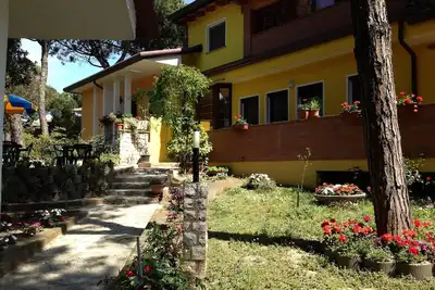 Image de Villa confortable avec grand jardin près de la plage