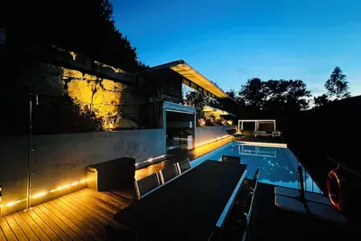 Image de Villa individuelle avec piscine, Sauna, Spa \/ terrain vue - Gères - Caniçada