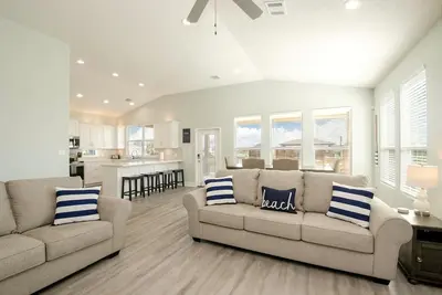 Image de Sea Bliss - 3 bedroom, 2 bath home that sleeps 8 - Easy Beach Access!