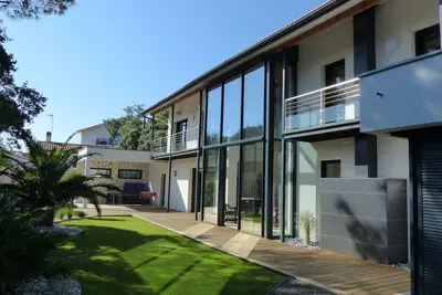 Image de Très belle villa contemporaine entre lac et océan. Wifi gratuit.