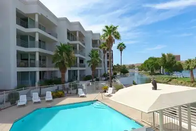 Image de Condo On The River