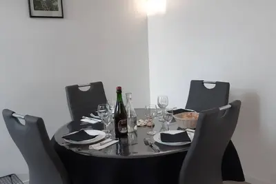 Image de Appartement Rénové à Proximité de la Plage