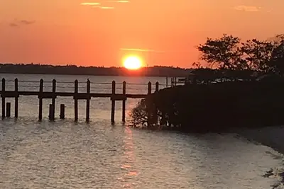 Image de Gorgeous Sunrises, Beautiful Sunsets, Steps From Beach!
