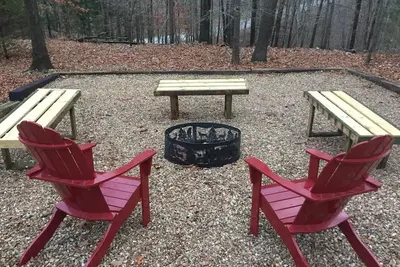 Image de Gravity House is a hidden gem in the heart of the Little Sugar Trail System.