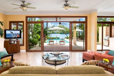Image de Waterfront Villa Private Pool Floating Breakfast Inc. \nFully Staffed Chef Avaible