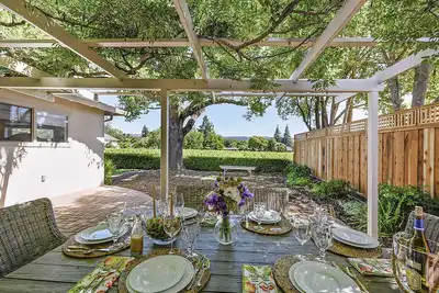 Image de St. Helena with Beautiful Vineyard View near Main Street