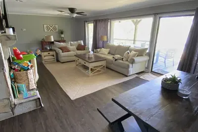 Image de Large Lake Front Home 10 min from Downtown Milledgeville. 5 Bed, 2. 5 Bath