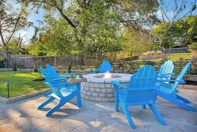 Image de Felsenhaus 2/2 | King Beds | Gas Outdoor Firepit | Hot Tub