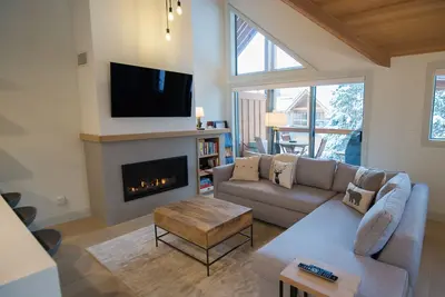 Image de Montebello Whistler - Large luxury property, close to Whistler Village, Private Hot Tub