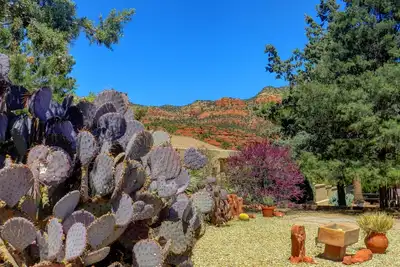 Image de Quiet, Serene, Sedona House in the Village of Oak Creek-month or longer retreat