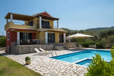 Image de Villa Eleni | Private Pool & Sea View | Sleeps 6 people
