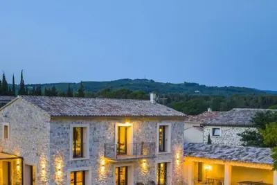 Image de Bastide 5* Spa Saint Quenin Vaison-Piscine clôturée-Jacuzzi-Hamman-Aire de jeux